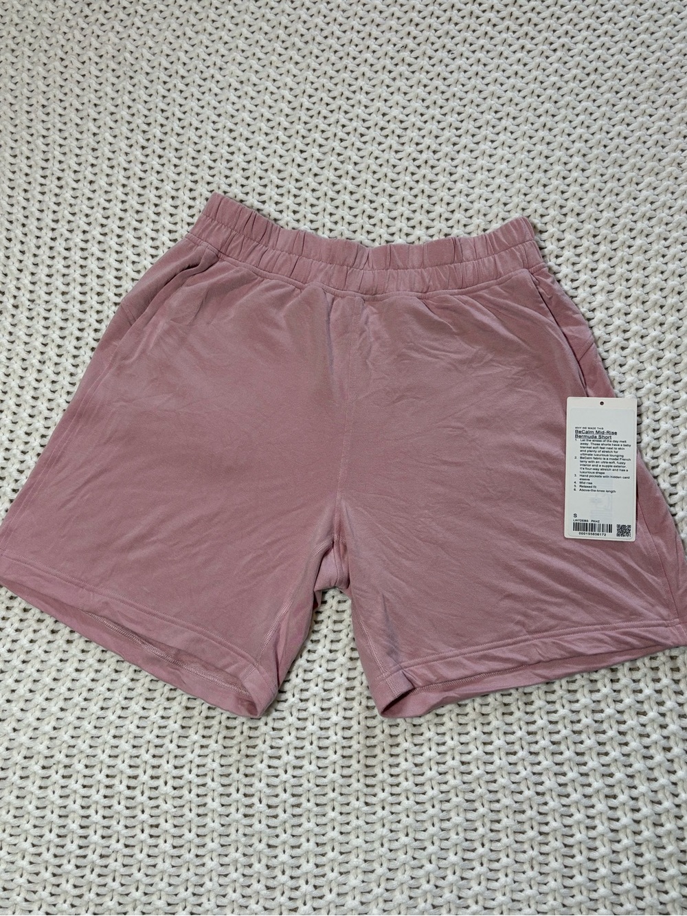 lululemon BeCalm Mid Rise Bermuda Short in Pink Haze Size Small